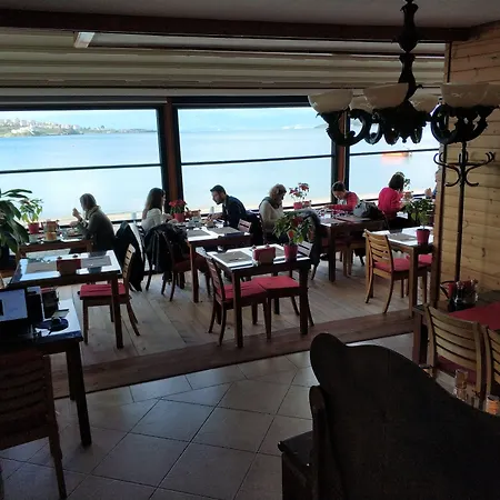 Ξενοδοχείο Antik Foca