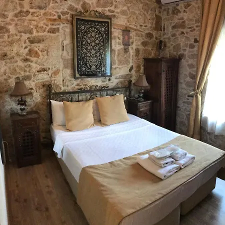 Antik Hotel 2*