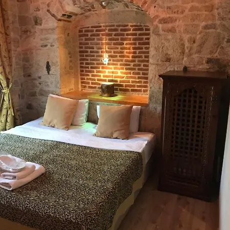 Antik Hotel 2*